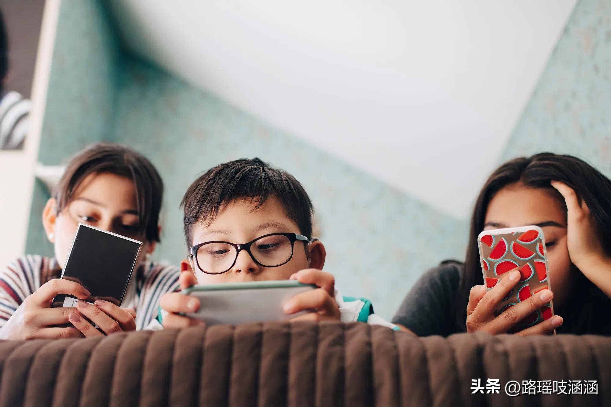 关于少玩手机的新闻标题的简单介绍-第2张图片-亚星国际官网